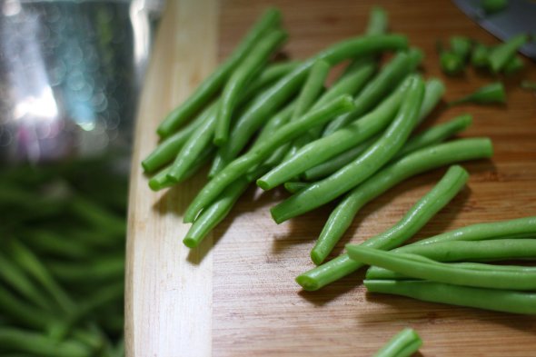 trimming beans